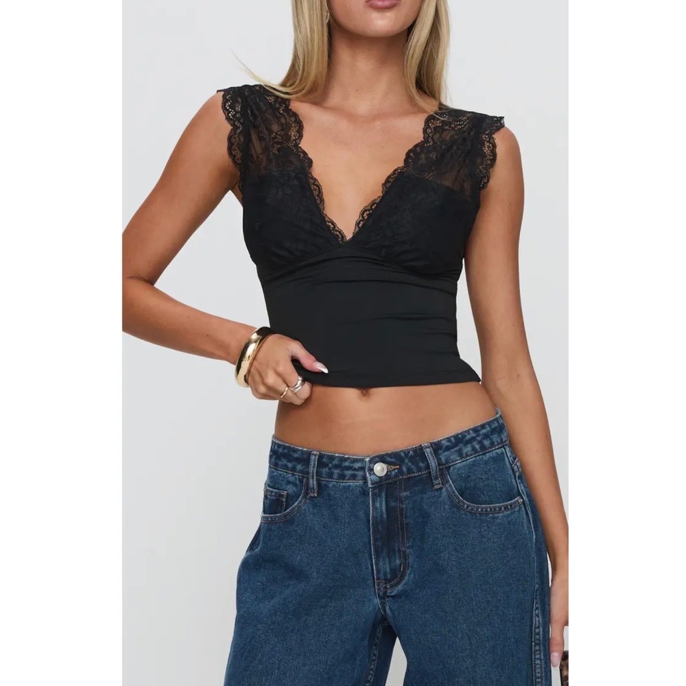 Princess Polly Black Lace Trim V Neck Crop Top Sleeveless Tank Size 6 NWT